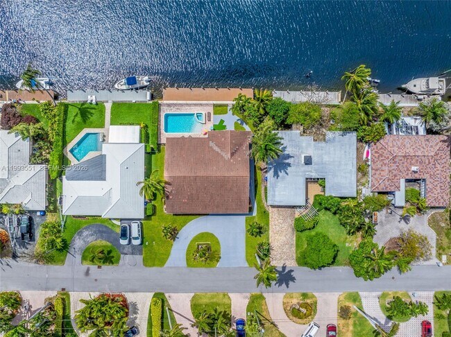 Building Photo - 2752 NE 3rd St