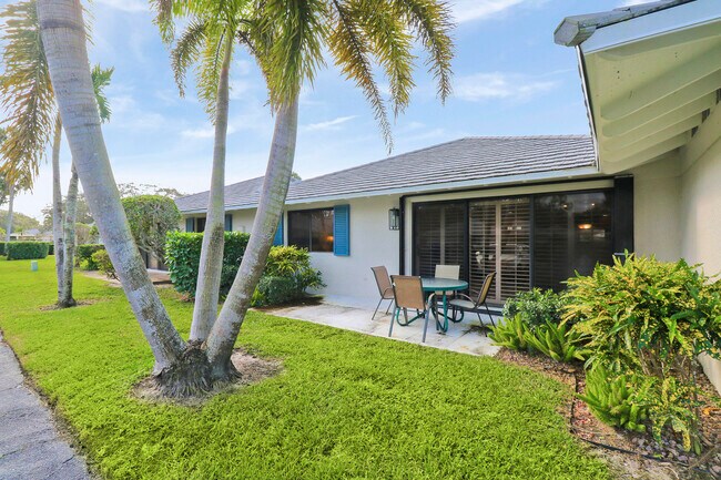 Building Photo - 706 Club Dr