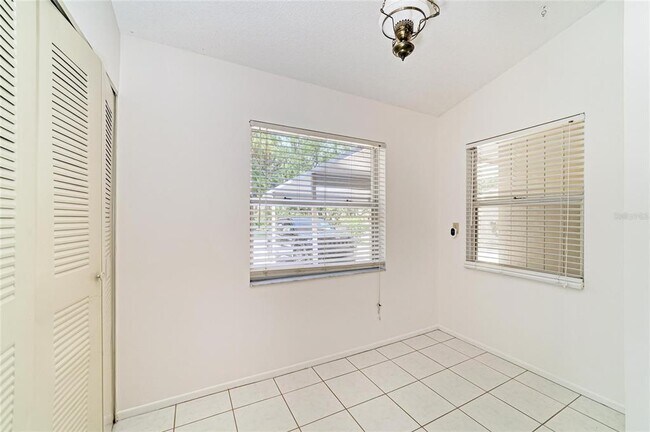 Building Photo - 4863 Village Garden Dr