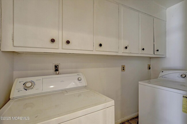 Building Photo - 105 Elberon Ave
