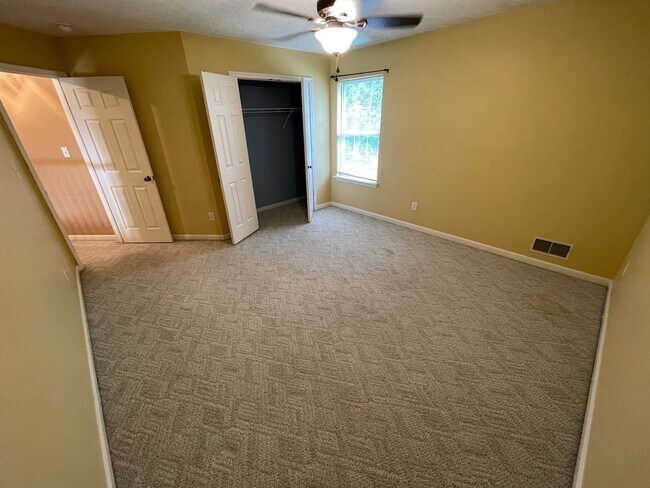 Building Photo - 3914 Stone Hollow Dr