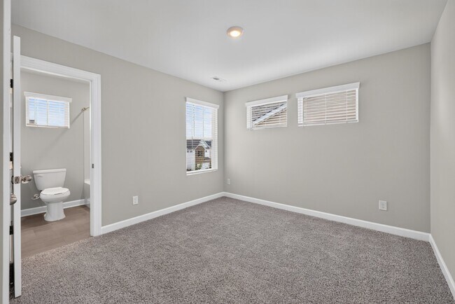 Building Photo - 314 Hyssop Ct