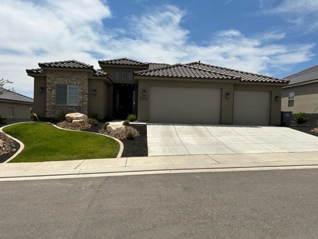 Primary Photo - Pet Friendly 4 Bedroom Home With All New A...