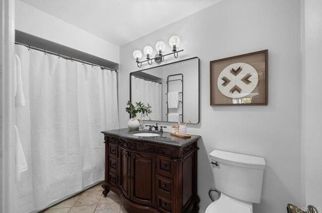 Building Photo - Spacious Remodeled Home with Separate Apar...