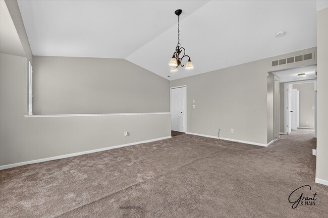 Building Photo - $1295 2 bedroom upper condo