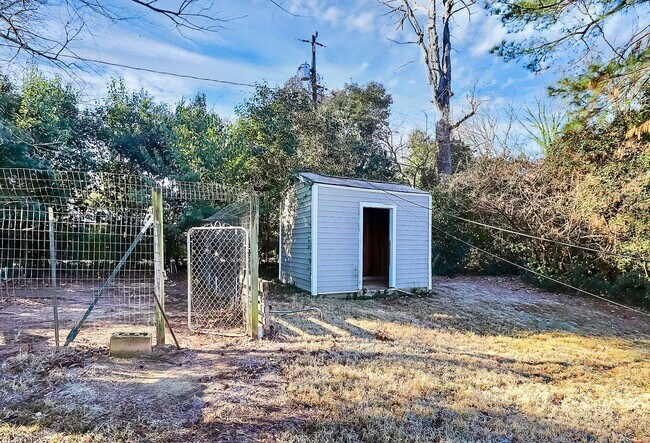 Building Photo - Newly renovated home - 3 Bed/2 Bath