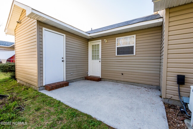 Building Photo - 171 Brenda Dr