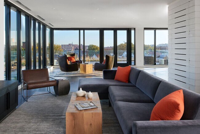 Building Photo - Trendy 1 Bedroom + den in Truxton Circle| Water included!