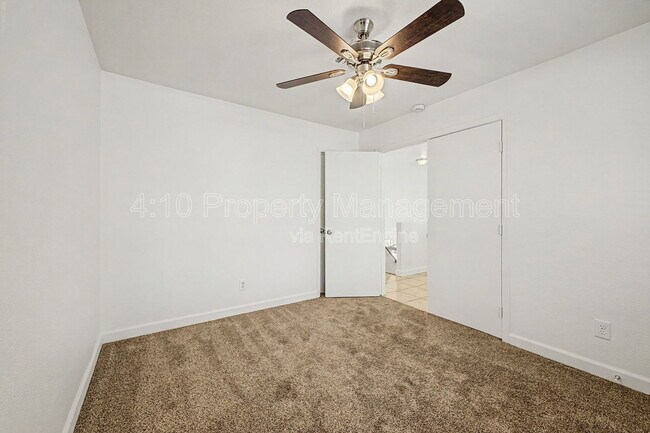 Building Photo - 280 S Elizabeth Way
