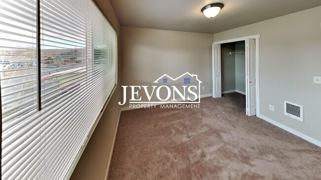 Building Photo - $500 Off on the First Month!! Enchanting 2020-built single-family home in Yakima