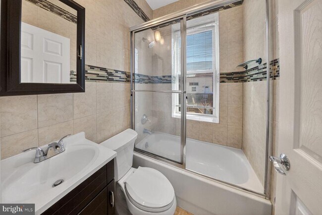 Building Photo - 424 Q St NW