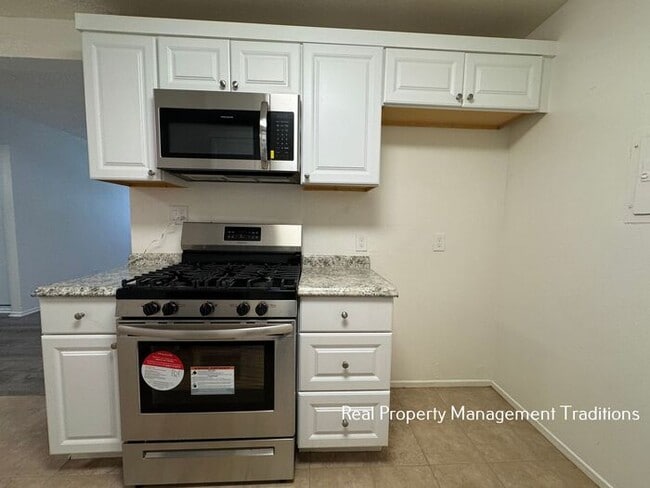 Building Photo - 3 + 2 Condo West Lancaster