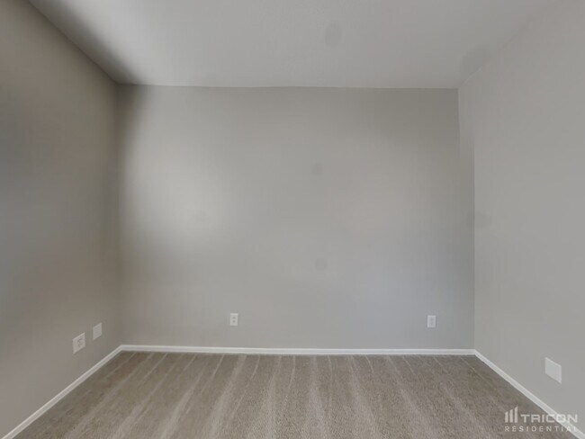 Building Photo - 1750 W Union Hills Dr