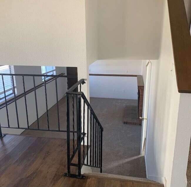 Building Photo - 818 Mansfield Dr