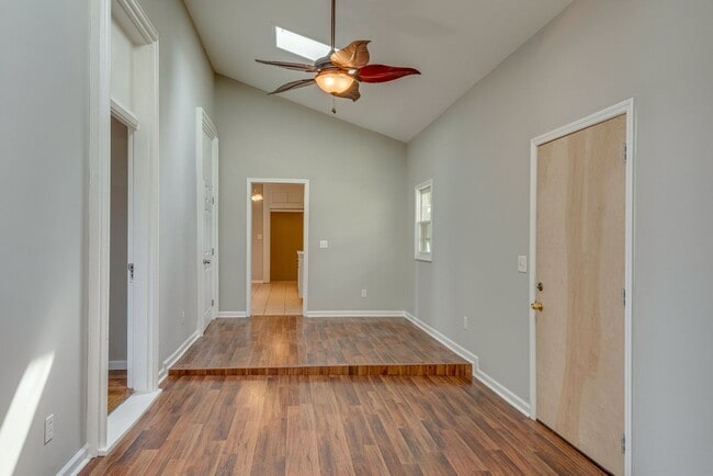 Building Photo - Charming 4-Bed Home Minutes from Downtown ...