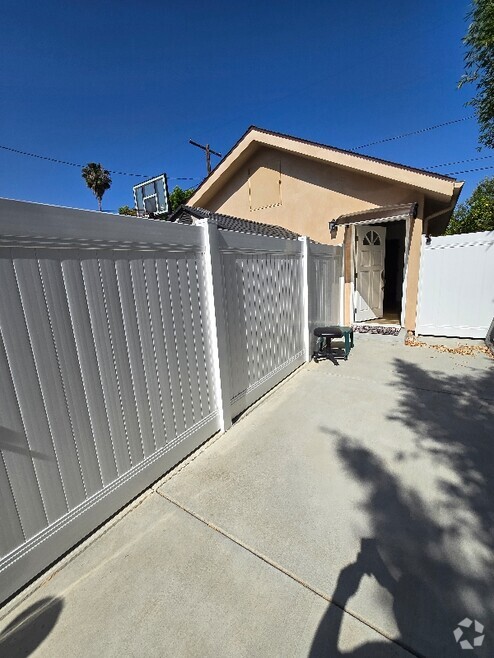 Building Photo - 5706 Willis Ave