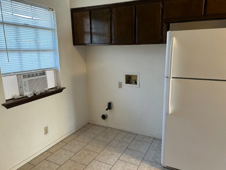 Building Photo - 1527 Kirkland Dr