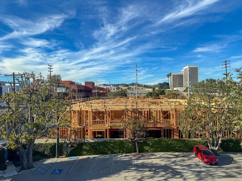 Building Photo - 2027 Beloit Ave