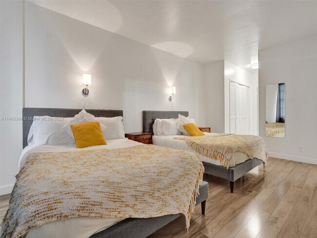 Building Photo - 3725 S Ocean Dr