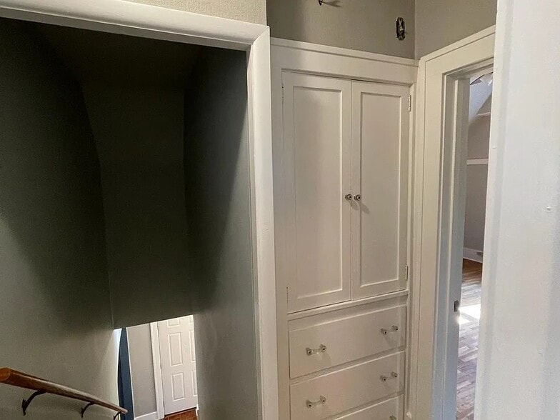 Upstairs hallway - 2318 Storm St