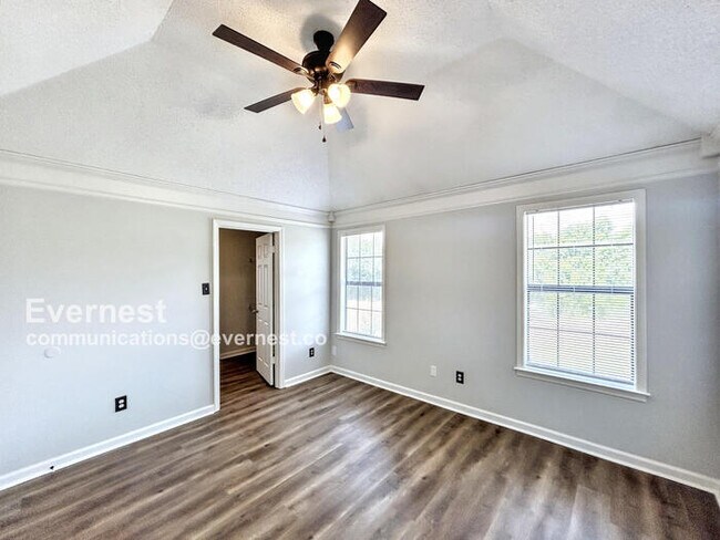 Building Photo - 5240 Shady Ridge Dr