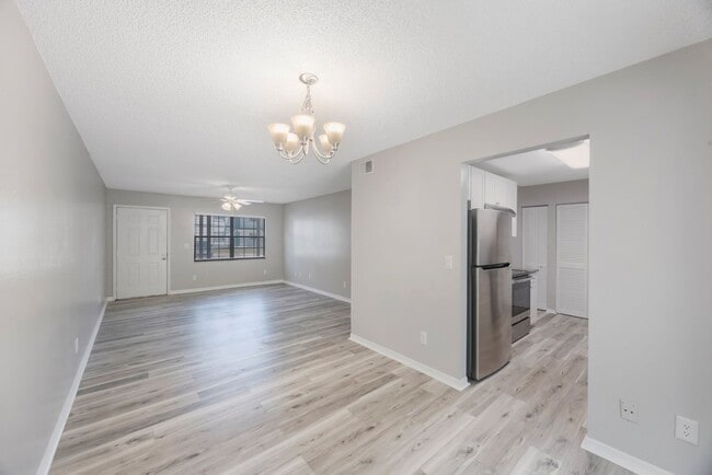 Building Photo - The Oaks at Safety Harbor 3 bedroom 2 bath