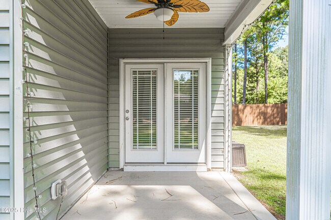 Building Photo - 412 Palisades Dr