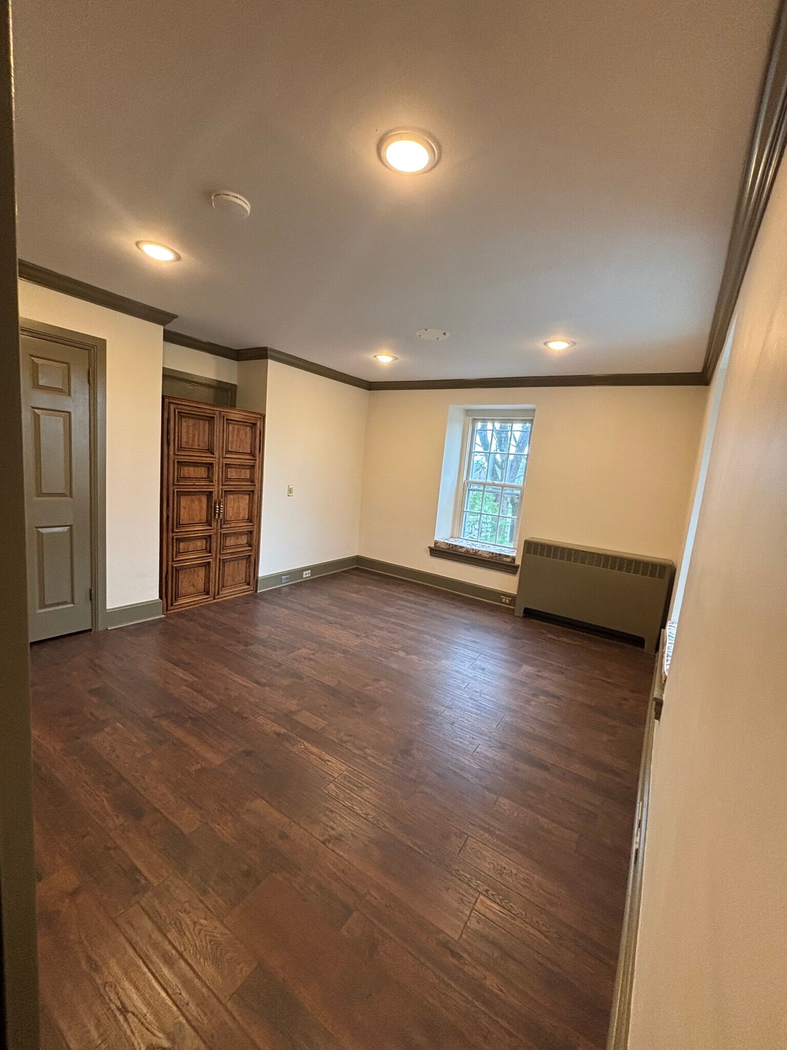 Building Photo - 28 W Main St