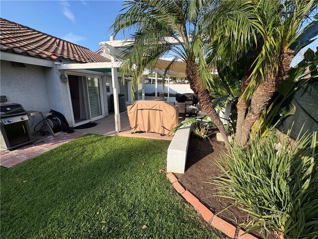 Building Photo - 4600 Vía Pamplona