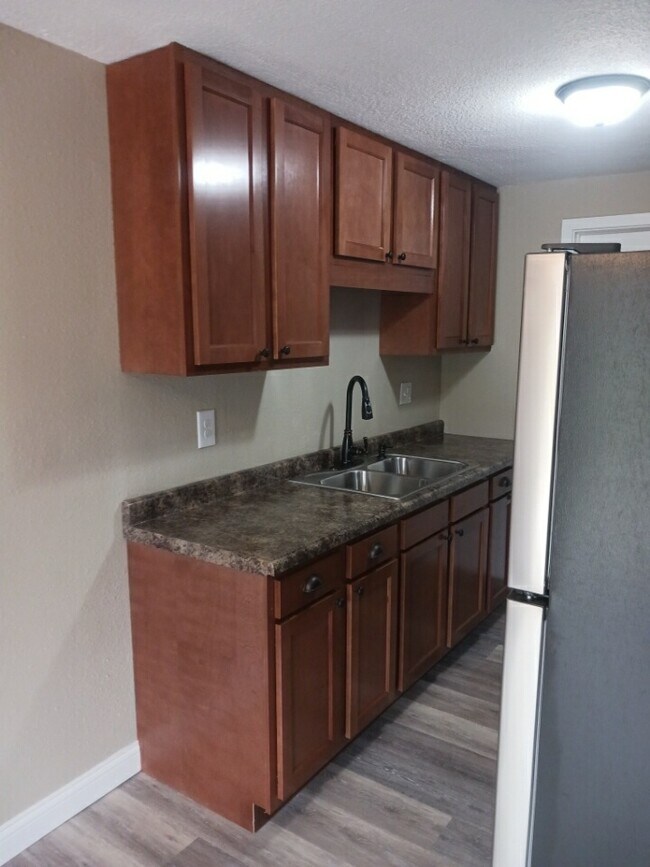 Building Photo - 430 Sara St