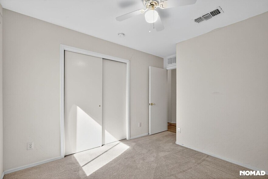 Building Photo - 4660 S Valley Rd