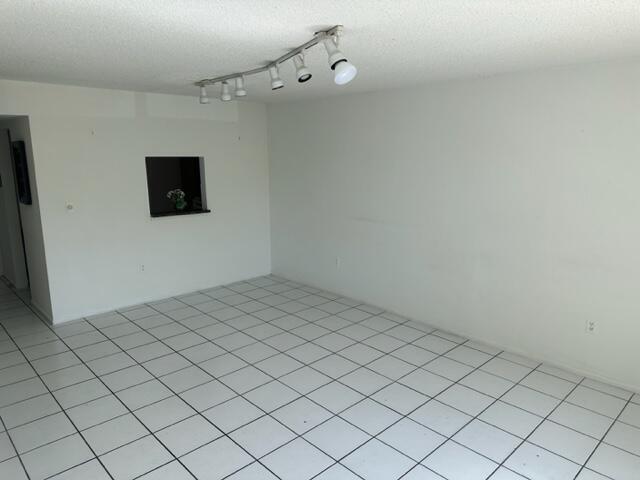Building Photo - 4304 NW 9th Ave