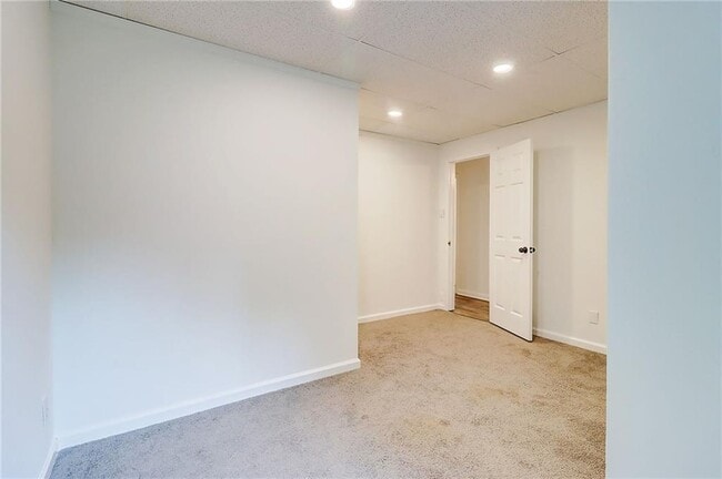 Building Photo - 3347 Camens Way NE