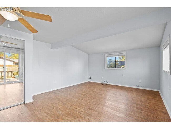 Building Photo - Rare Single Family Home  W/ 2 car garage