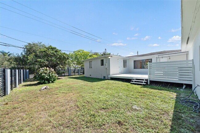 Building Photo - 501 NW 45th St