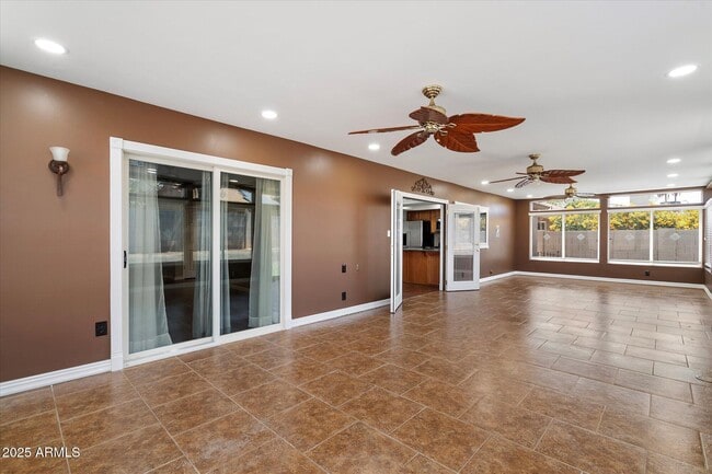Building Photo - 6822 E Kelton Ln