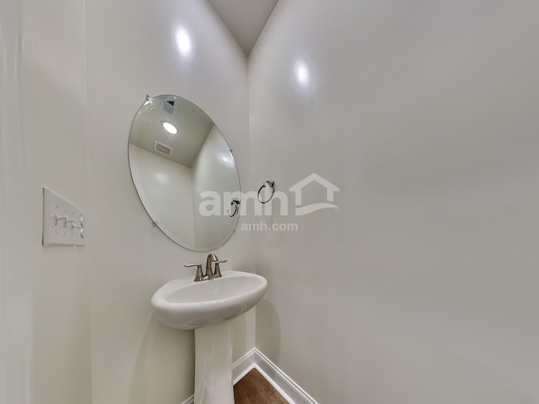 Building Photo - 1938 Weeping Cypress Dr