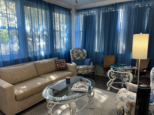 Building Photo - Fully Furnished: Stunning 3 - Bedroom 2.5 ...