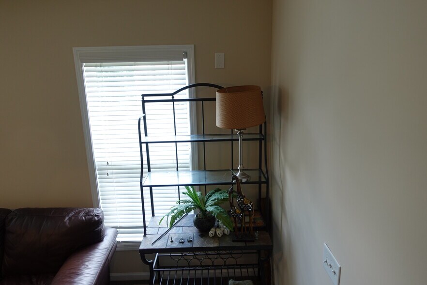 Building Photo - 3304 Chastain Gardens Dr NW