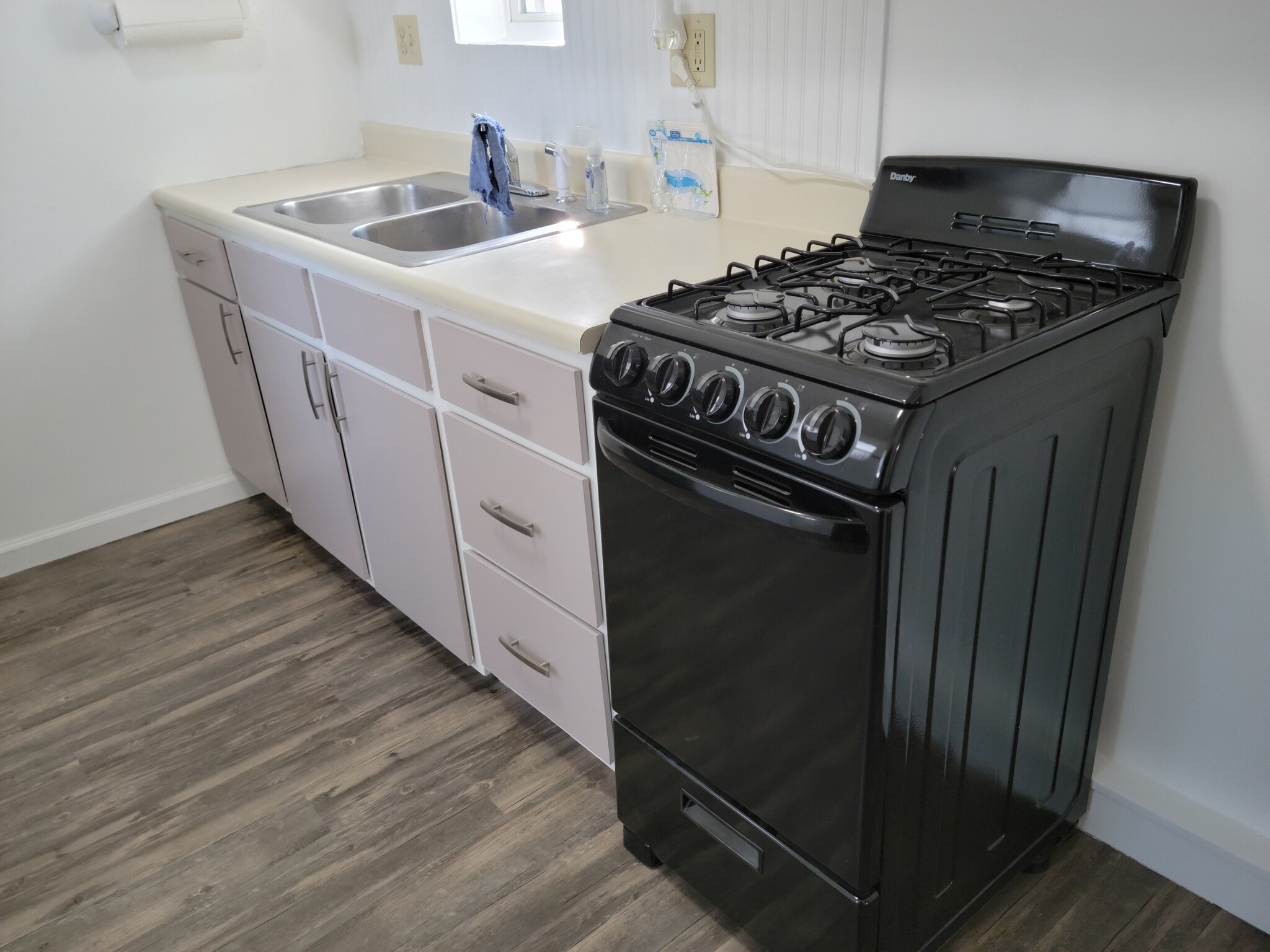 Kitchen - 836 Oak Hill Rd