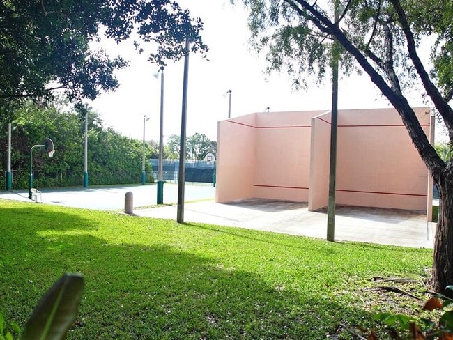 Building Photo - 2767 Carambola Cir S