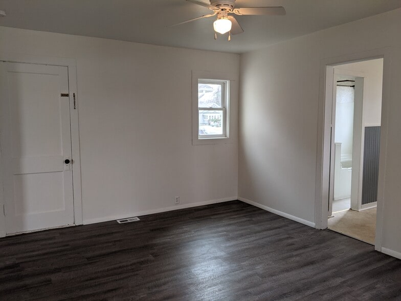 Building Photo - 200 11th St NE