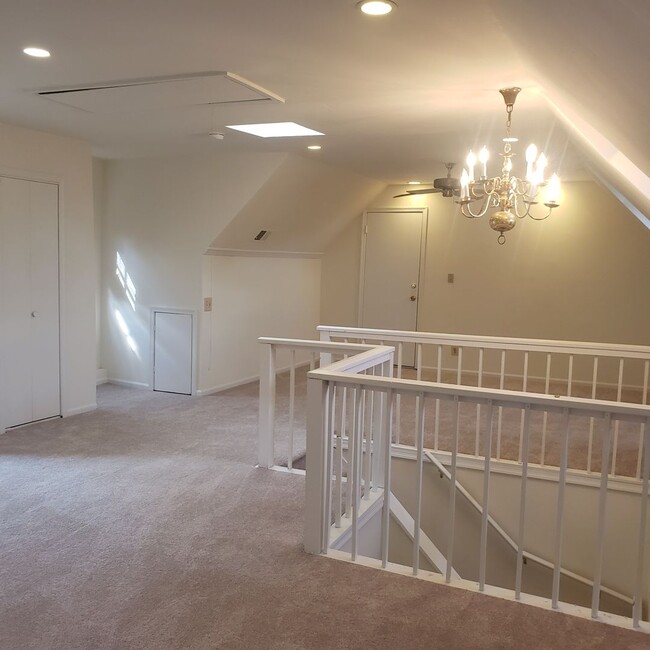 Building Photo - Classic And Stately 5 Bed 3 Bath Colonial ...