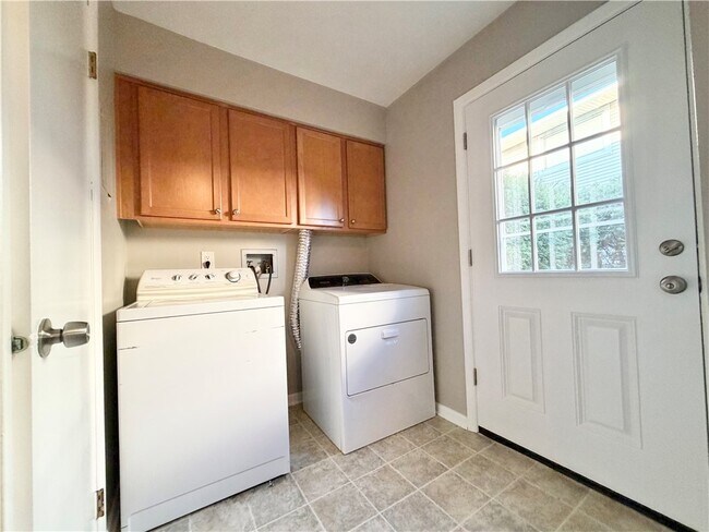 Building Photo - 422 Eastbrooke Ln
