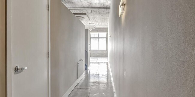Building Photo - Sophisticated & Chic 2-Level Loft in SOMA ...