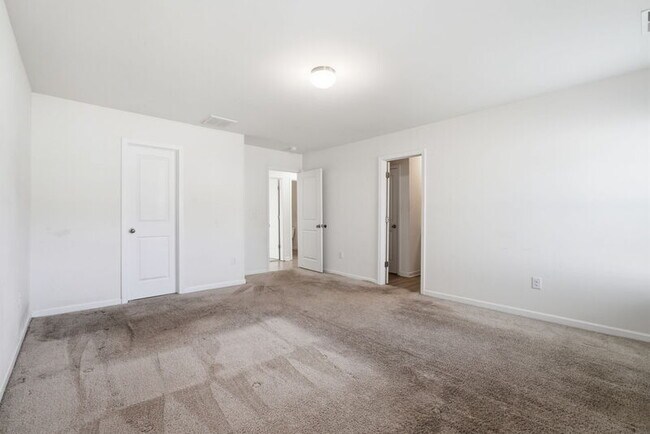 Building Photo - 3916 Sabre Ln