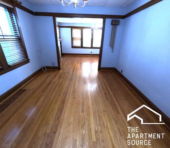 Building Photo - 3117 N Mango Ave