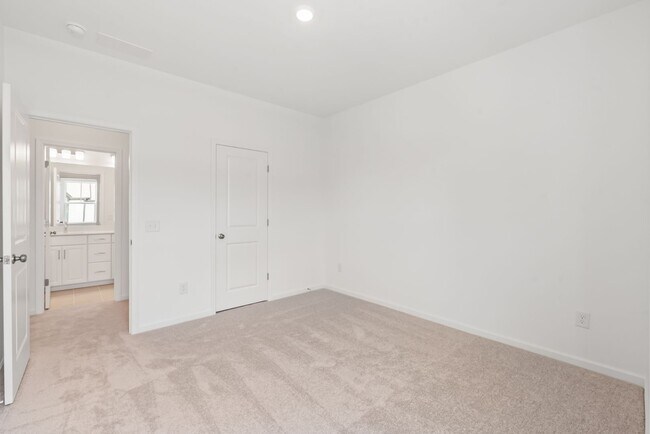 Building Photo - 204 Silver Fleet Dr