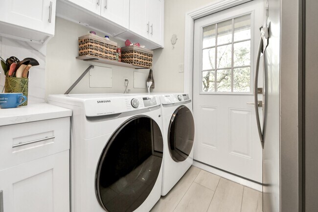 Building Photo - 2001 Bering Dr