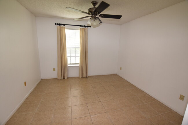 Building Photo - 2 Bedroom, 2 Bath Condo at 4625 Cason Cove...